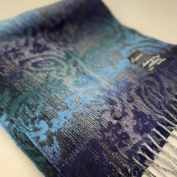 Scarf - Picture 1 of 4